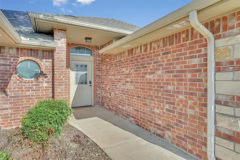 406 N Mountain Meadow Dr, Cache, OK 73527 photo 4