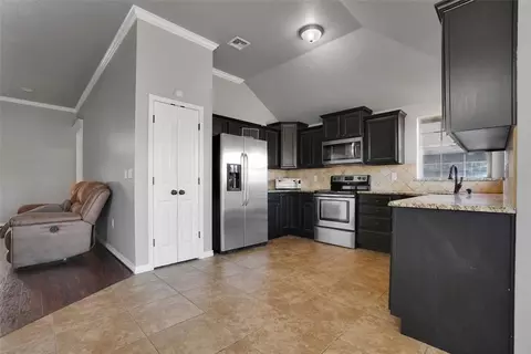 406 N Mountain Meadow Dr, Cache, OK 73527 photo 9