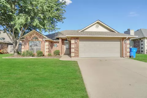 406 N Mountain Meadow Dr, Cache, OK 73527