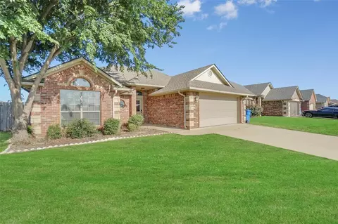 406 N Mountain Meadow Dr, Cache, OK 73527 photo 2