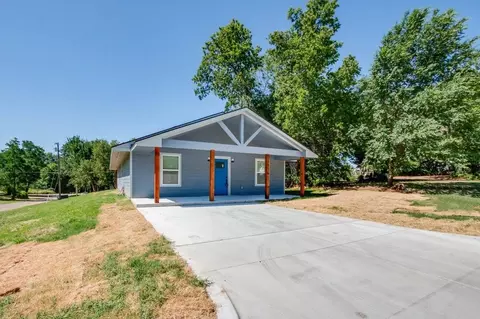 423 E Grant Ave, Guthrie, OK 73044 photo 2