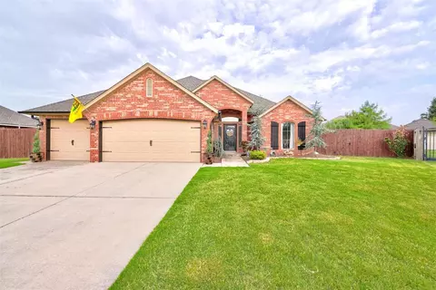 3305 Red Maple Ln, Moore, OK 73170