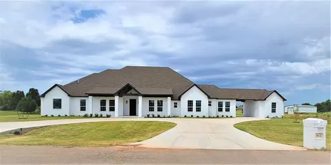 913 N Centennial Way, Mustang, OK 73064