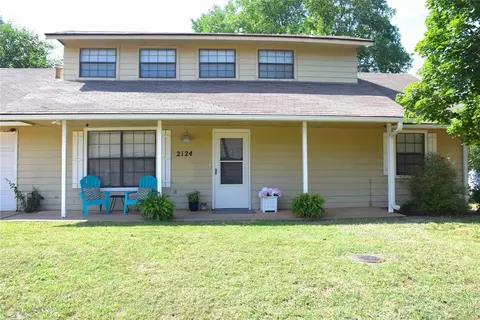 2124 E Post Oak Rd, Stillwater, OK 74075