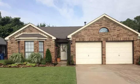 525 Fox Hunt Ln, Edmond, OK 73003