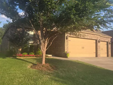 225 Kimberly Dr, Edmond, OK 73003