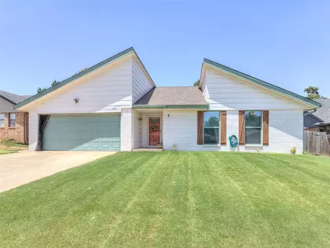 345 Cherokee Dr, Yukon, OK 73099