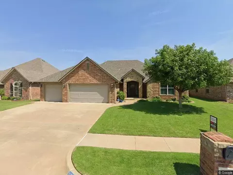 9033 NW 82nd St, Yukon, OK 73099