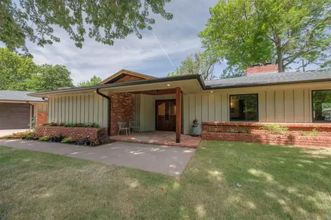 725 W Timberdell Rd, Norman, OK 73072