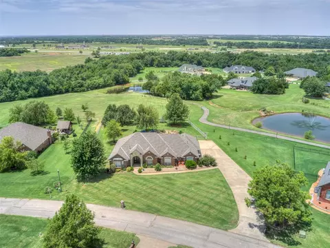 20511 Deer Hollow Dr, Edmond, OK 73013