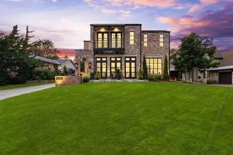 1711 Huntington Ave, Nichols Hills, OK 73116