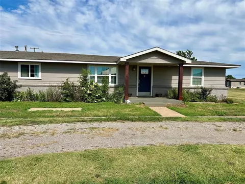 115 S 12th St, Thomas, OK 73669 photo 2