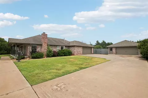 2427 S 9th St, Chickasha, OK 73018