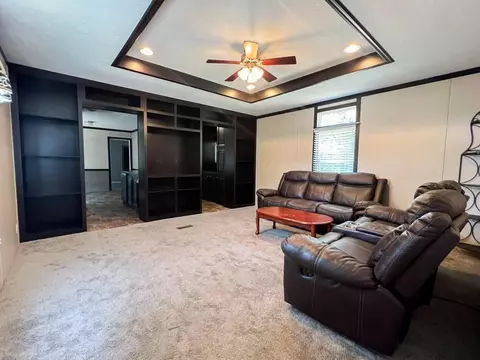 12209 Silver Springs Ln, Yukon, OK 73099