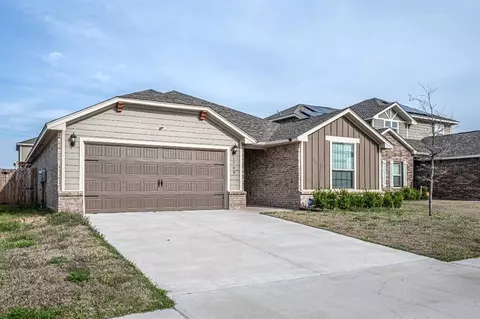 1709 Burgundy Dr, El Reno, OK 73036