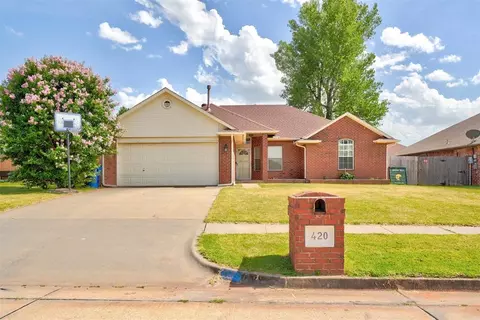 420 E Magnolia Ter, Mustang, OK 73064