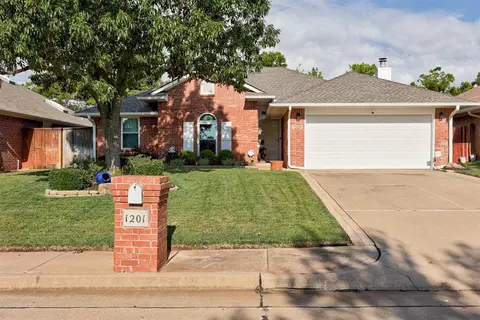 1201 Blue Ridge Dr, Edmond, OK 73003
