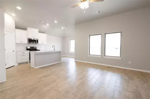8721 Poppey Pl, Yukon, OK 73099