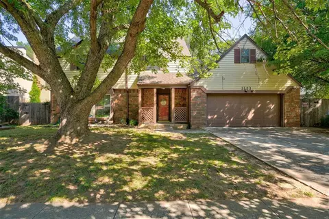 1123 Robin Hood Ln, Norman, OK 73072