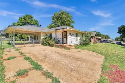 211 S Boone Ave, Elk City, OK 73644