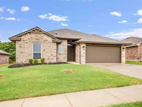 2216 Woodgrove Ct, Midwest City, OK 73130