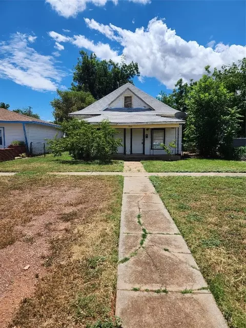 308 E Cypress St, Altus, OK 73521 photo 1