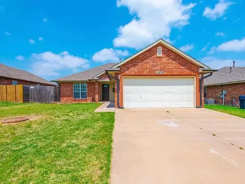 11833 NW 7th St, Yukon, OK 73099