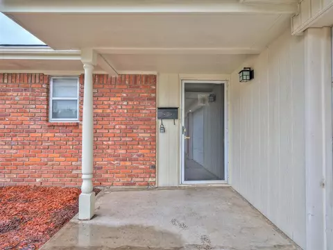 8328 NW 34th St, Bethany, OK 73008