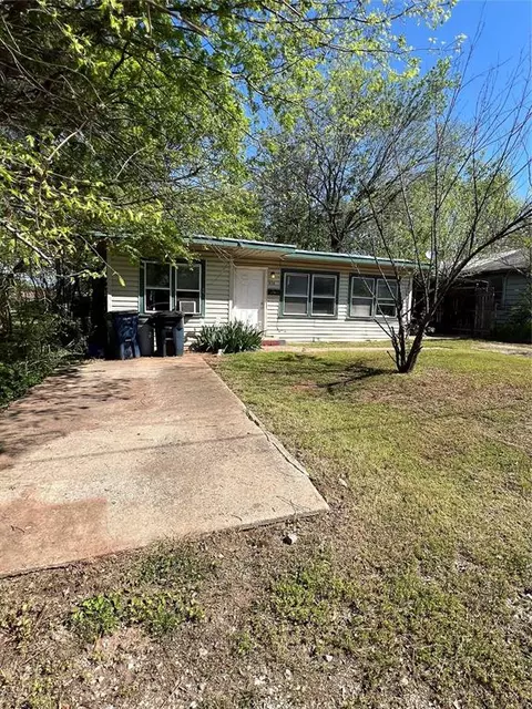 704 E Grant St, Shawnee, OK 74801 photo 4