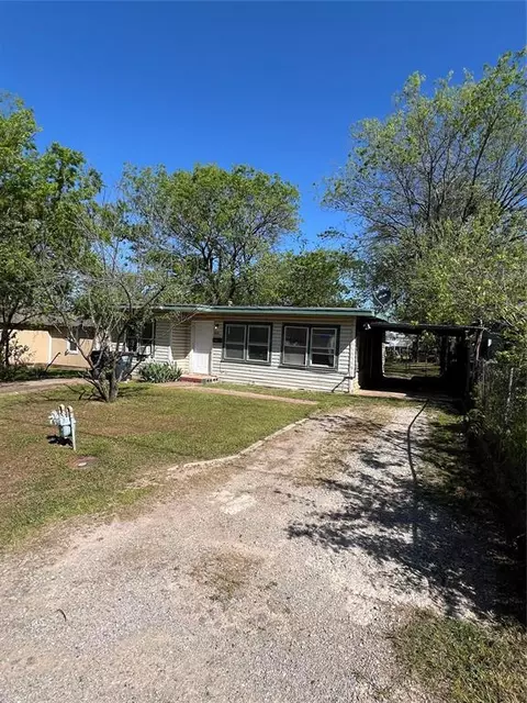 704 E Grant St, Shawnee, OK 74801 photo 3
