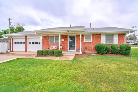 801 NW 5th St, Moore, OK 73160