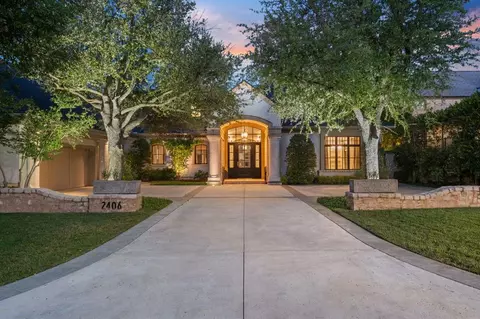2406 NW Grand Cir, Nichols Hills, OK 73116