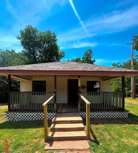 618 S 13th St, Chickasha, OK 73018