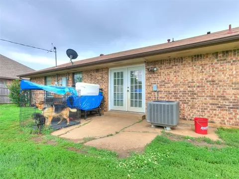 1012 Eagle Dr, Moore, OK 73160 photo 3