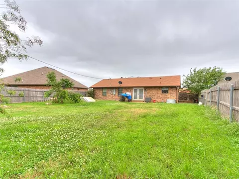 1012 Eagle Dr, Moore, OK 73160 photo 4