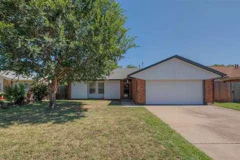 213 Falcon Ct, Norman, OK 73069