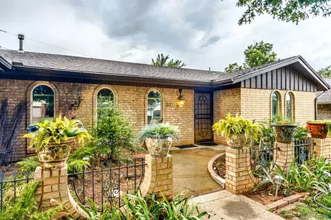 8705 Lakeaire Dr, Oklahoma City, OK 73132