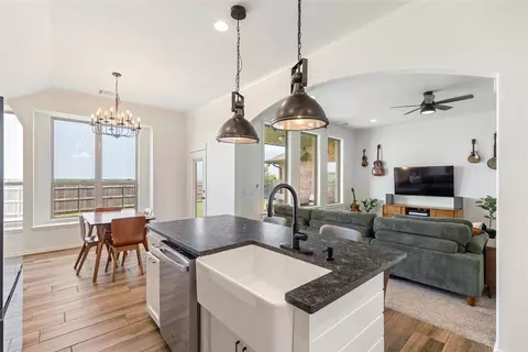 9933 NW 143rd St, Yukon, OK 73099