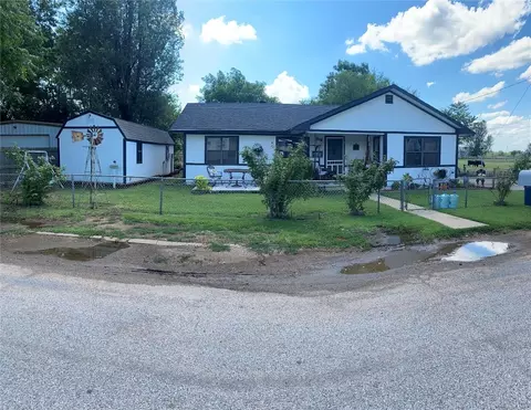 203 NW 7th St, Tuttle, OK 73089 photo 1