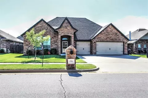 733 Bobcat Trl, Yukon, OK 73099