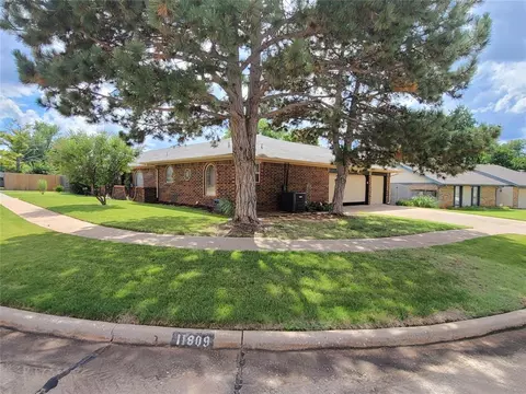 11809 Shroyer Dr, Moore, OK 73170 photo 4