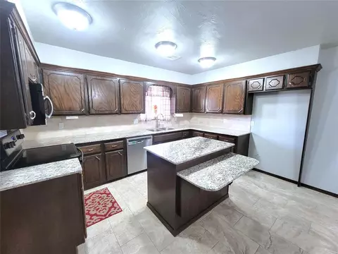 11809 Shroyer Dr, Moore, OK 73170 photo 6