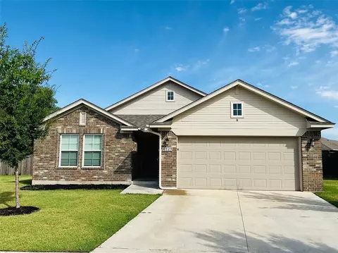 10729 NW 20th St, Yukon, OK 73099