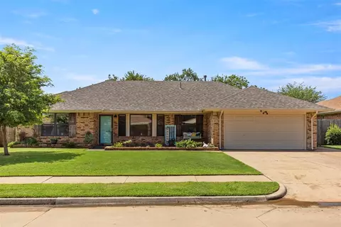 1104 NE 20th St, Moore, OK 73160