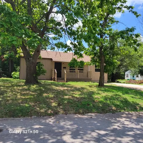 3900 Pine Ave, Del City, OK 73115