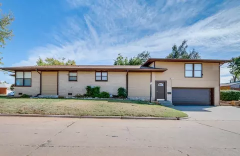 240 W Glenhaven Dr, Midwest City, OK 73110