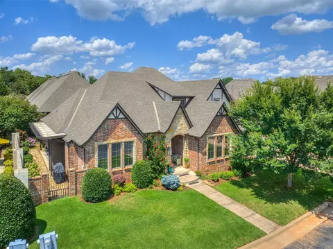 1049 Villas Creek Dr, Edmond, OK 73003