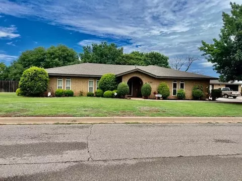 1650 Vanessa Dr, Clinton, OK 73601