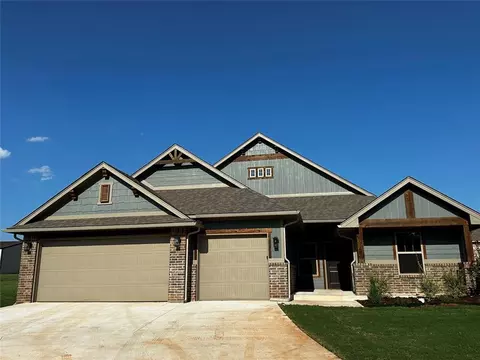 2300 Creekview Dr, Moore, OK 73160