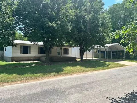 403 S Howell Ave, Wynnewood, OK 73098